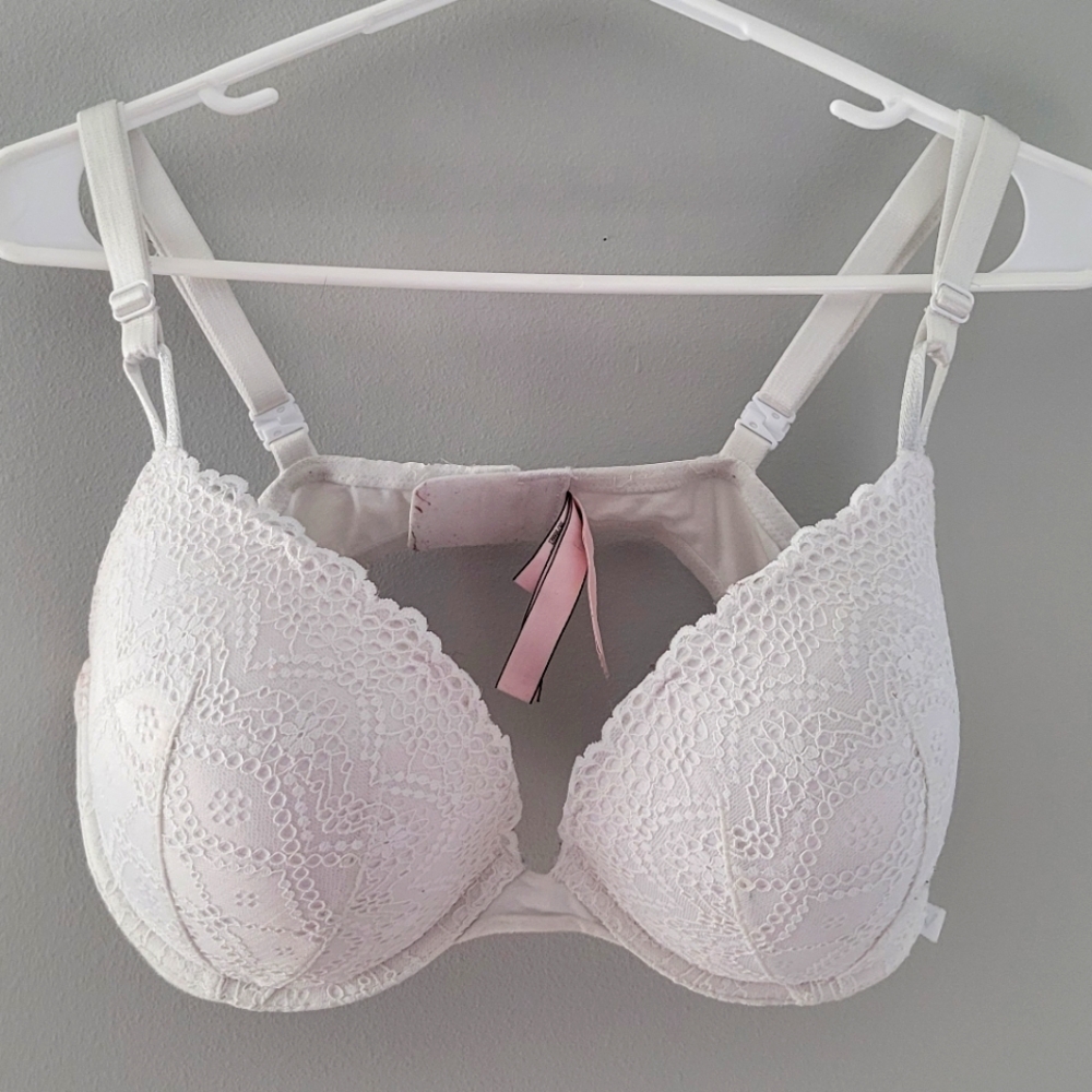 White Eyelit Push-up